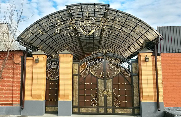 Купить или заказать ворота для дома с навесом - стильные и надежные решения для вашего участка в Мичуринске от 41398 руб | ВоротМастер-Мчр